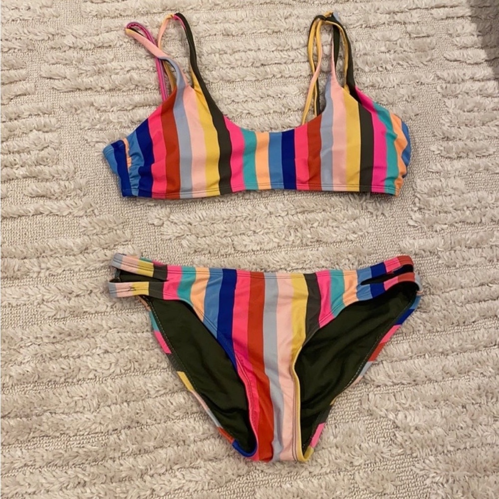 ⭐️LAST CHANCE ⭐️ No Boundaries Multi-color striped bikini